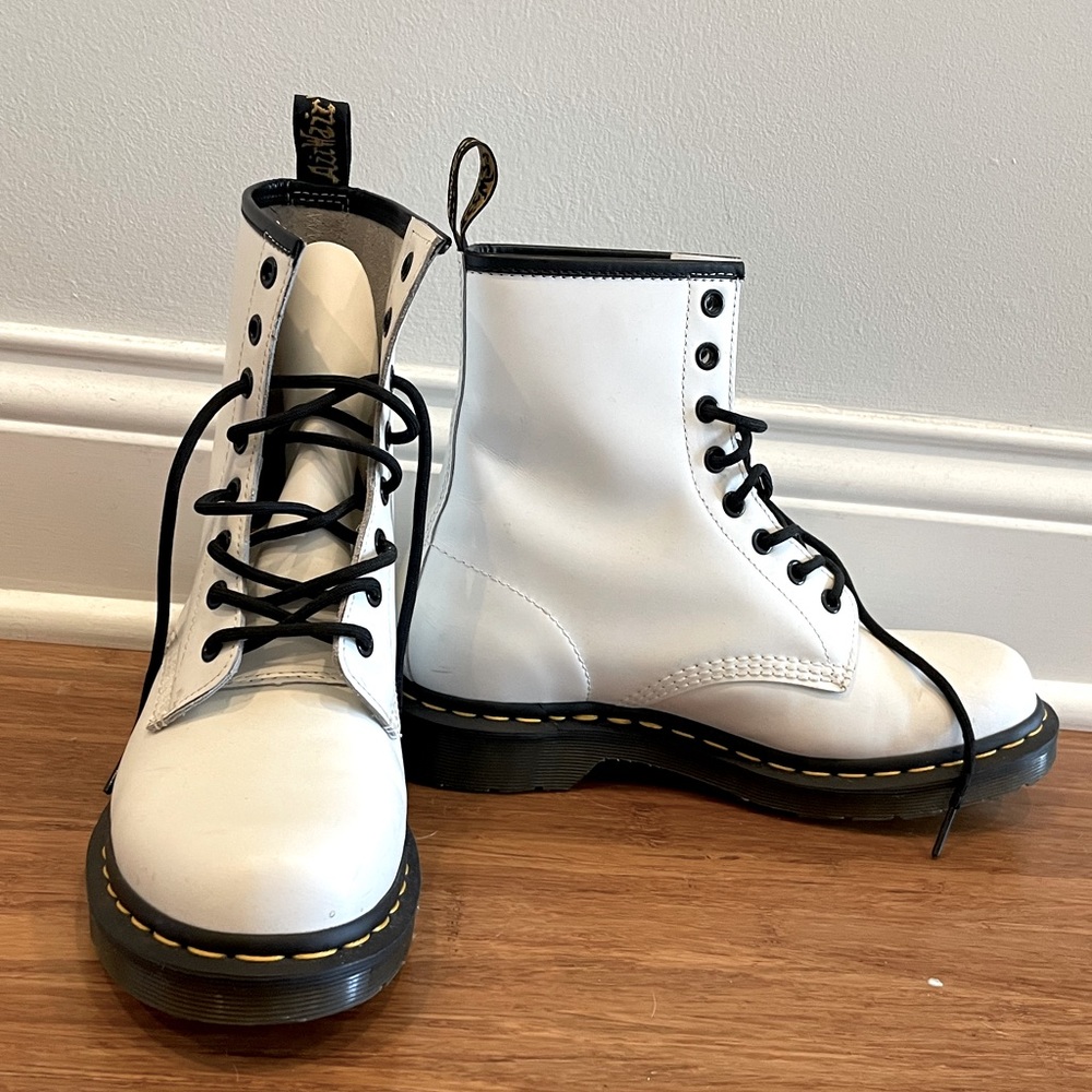 Dr. Martens 1460 WOMEN'S SMOOTH LEATHER LACE UP BOOTS Size 8